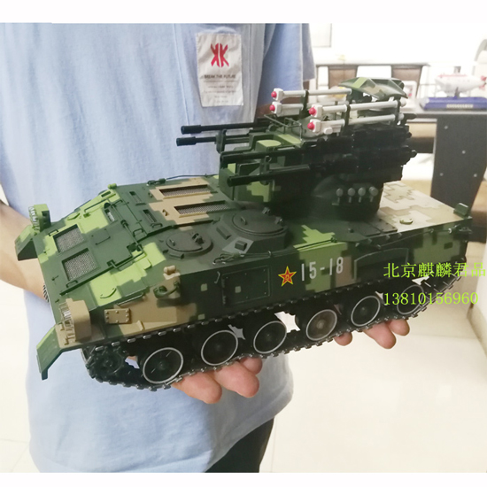 中国95履带式弹炮合一攻击装甲车1：24比例纯金属高仿真军事模型展览模型